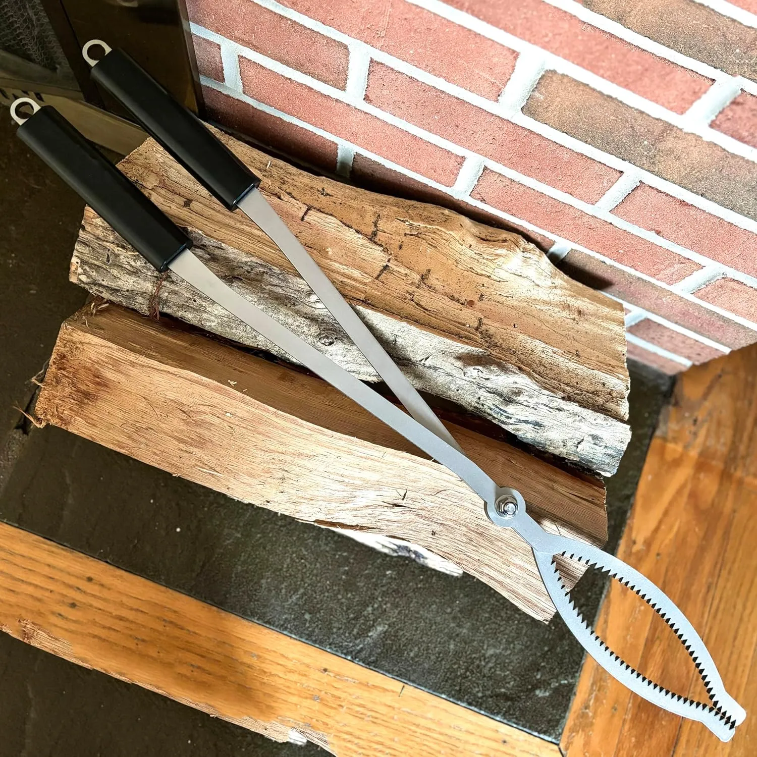 28" Fire Tongs Log Grabber for Fire Pit, Stainless Steel Fireplace Tools Firewood Tongs Outdoor Indoor Camfire Fire Pit Bonfire Tools Heavy Duty Moves Firewood Safely
