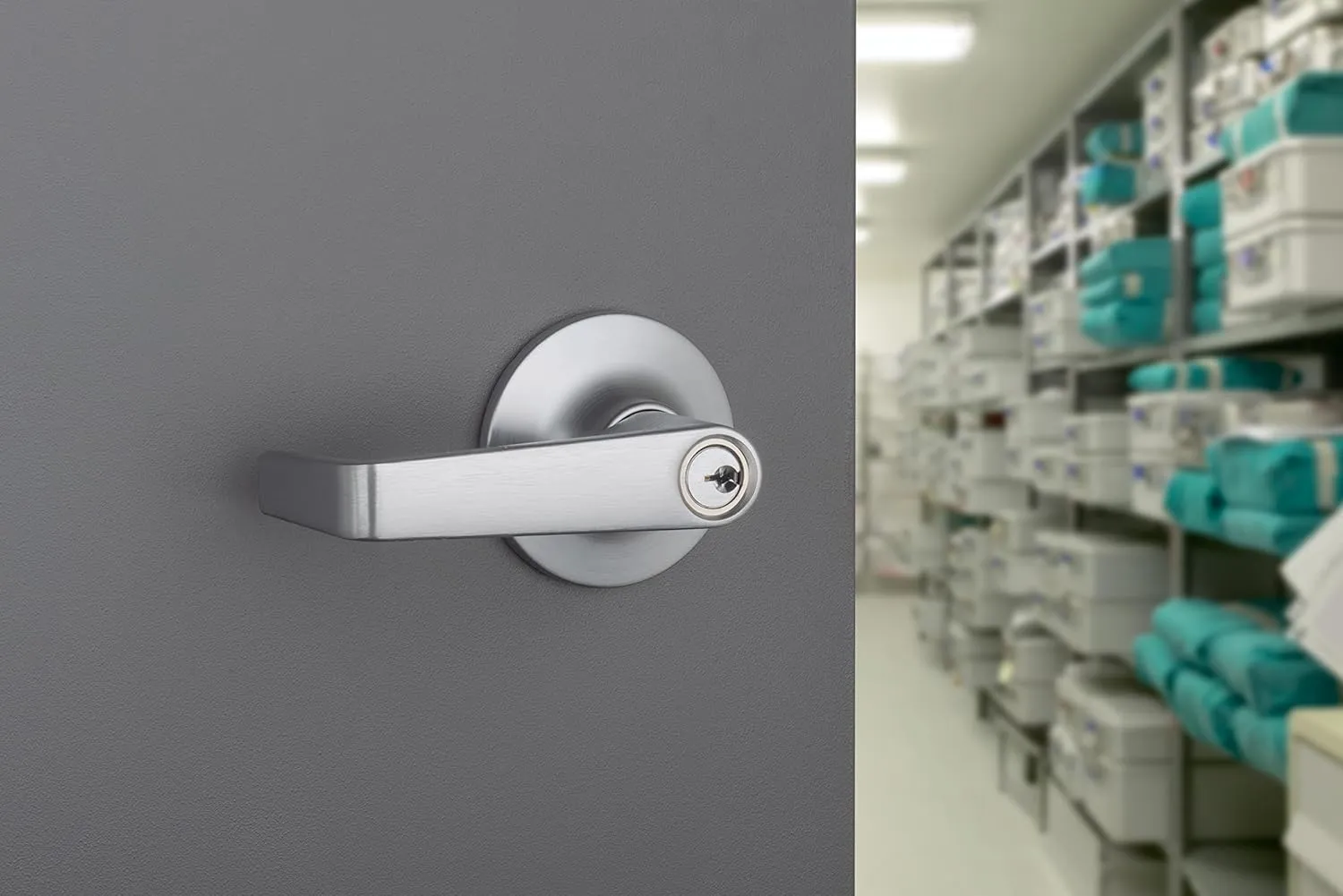 BRINKS Commercial - 4-Pack Light Duty Keyed Door Entry Storeroom Lever, Satin Chrome Finish - Meets ANSI Grade 2 Standards and is ADA Compliant