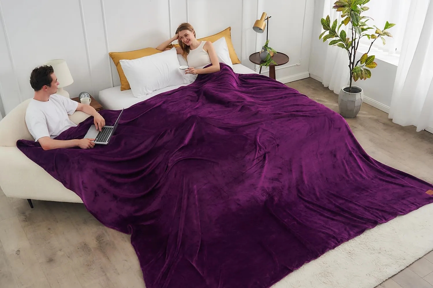 Commollis Oversized King Fleece Blanket 120"x120" (10'x10') - Giant Flannel Throw Blanket for Bed, Couch, Camping & Travel - Soft, Warm, Family-Sized Blanket for Indoor & Outdoor Use
