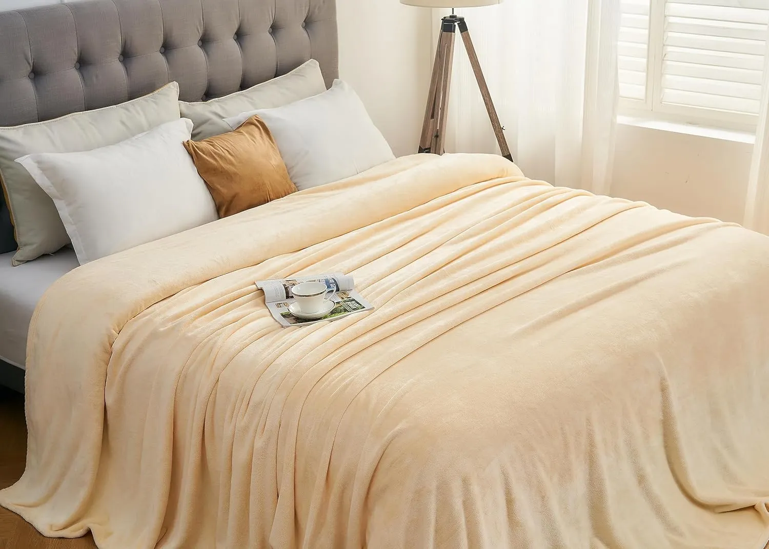 Commollis Oversized King Fleece Blanket 120"x120" (10'x10') - Giant Flannel Throw Blanket for Bed, Couch, Camping & Travel - Soft, Warm, Family-Sized Blanket for Indoor & Outdoor Use