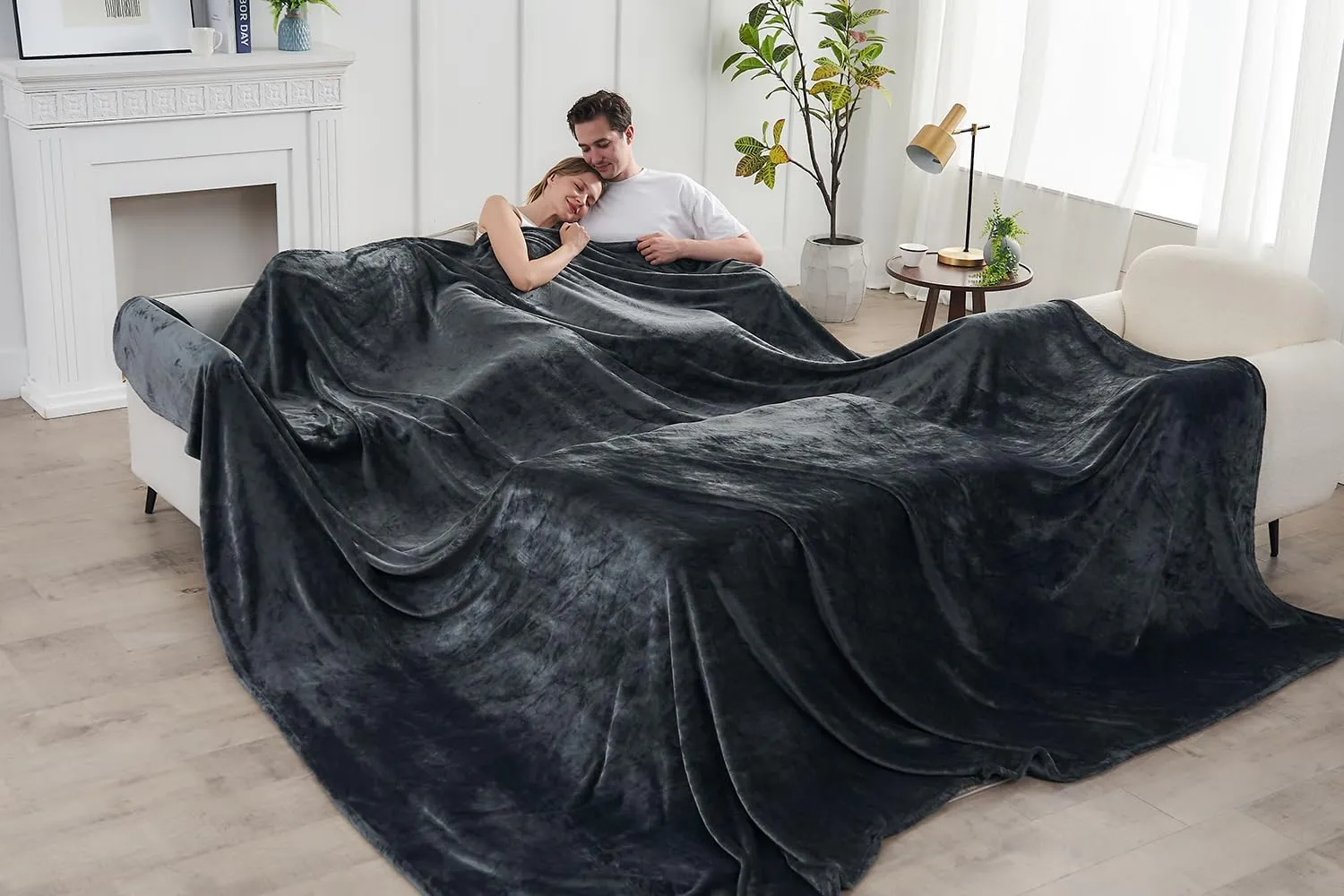 Commollis Oversized King Fleece Blanket 120"x120" (10'x10') - Giant Flannel Throw Blanket for Bed, Couch, Camping & Travel - Soft, Warm, Family-Sized Blanket for Indoor & Outdoor Use