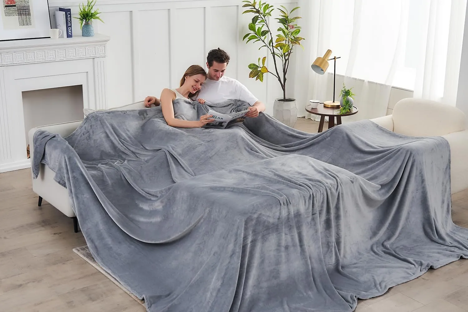 Commollis Oversized King Fleece Blanket 120"x120" (10'x10') - Giant Flannel Throw Blanket for Bed, Couch, Camping & Travel - Soft, Warm, Family-Sized Blanket for Indoor & Outdoor Use