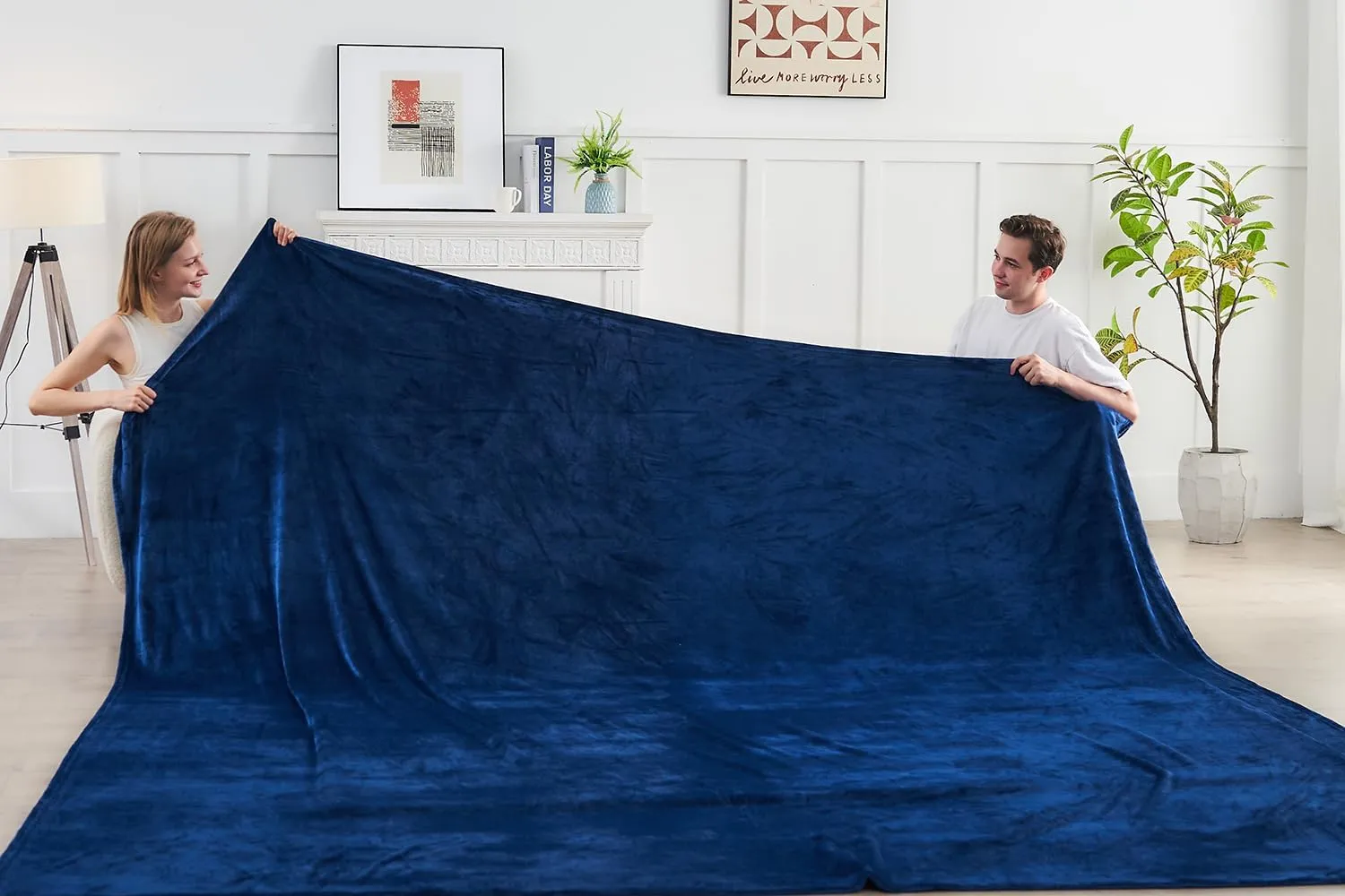 Commollis Oversized King Fleece Blanket 120"x120" (10'x10') - Giant Flannel Throw Blanket for Bed, Couch, Camping & Travel - Soft, Warm, Family-Sized Blanket for Indoor & Outdoor Use