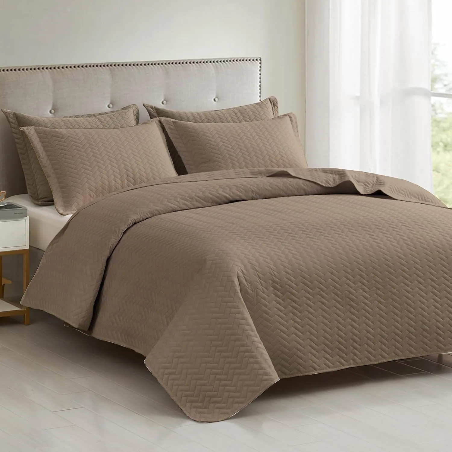 Maple&Stone Quilt Set Queen Size, Brown Lightweight Bedspread Ultrasonic Chevron Pattern Light Coverlet for All Season Comforter Bedding Decor - 3 Piece Queen Bed Cover Sets