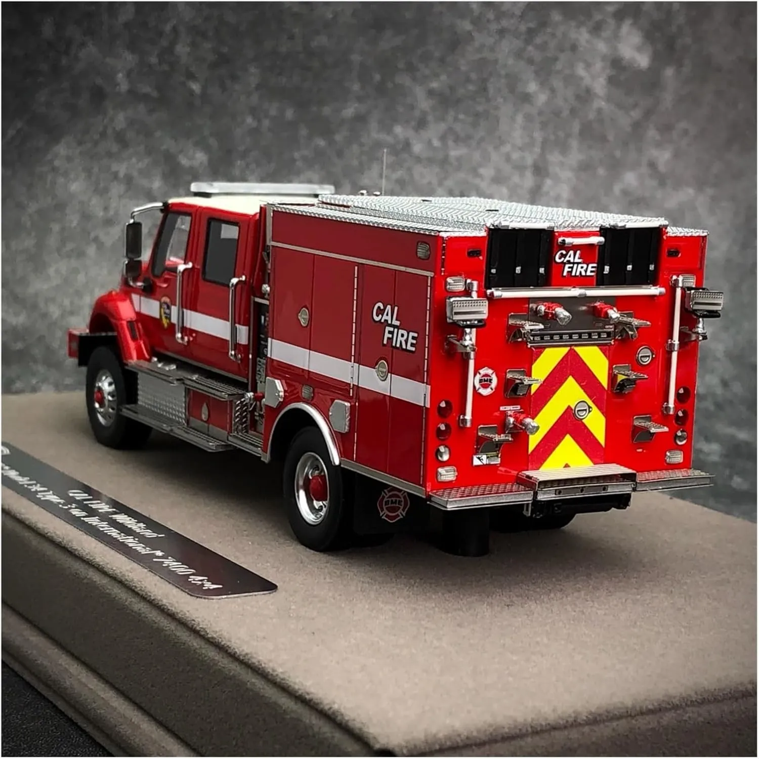 Metal Die Cast Toy Cars 1:50 for 7400 4X4 BM3 Wilderness 3 Fire Rescue Truck Steel Wheel Red Resin Decorated Model Car for Home Or Office Décor(Style 2)