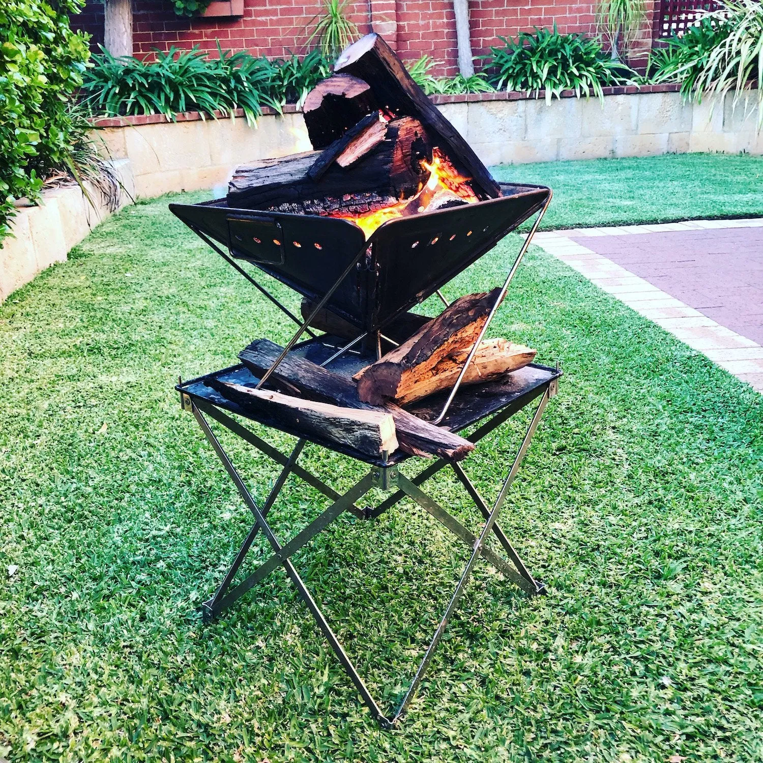 Red Roads Fire - The Riser - Multifunction Fire Stand