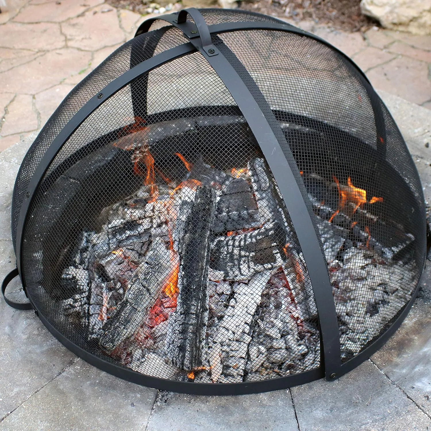 Sunnydaze Fire Pit Screen - Round Fire Pit Spark Screen - Heavy-Duty Steel Mesh Metal Cover with Handle - Fire Pit Screen Cover with Door - 32 Inch Diameter