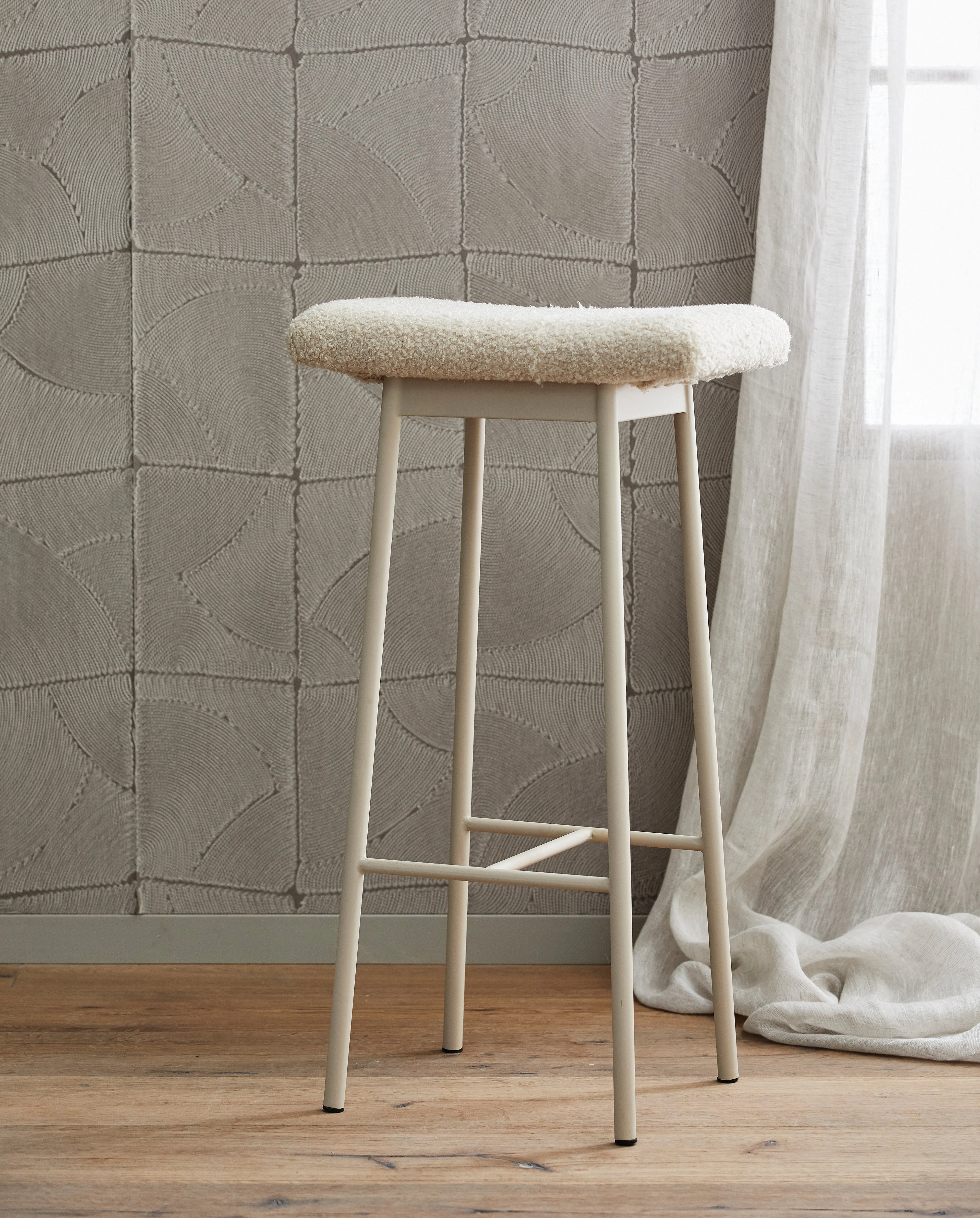 Zala bar stool with imitation lambskin - beige